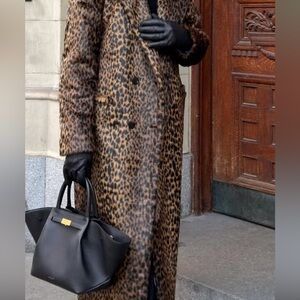 Thanks for looking through my closet! Happy to answer any questions 💞